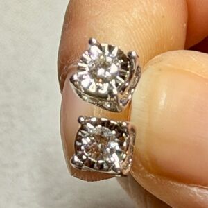 Round Cut Diamond Stud Earrings in 14K Gold